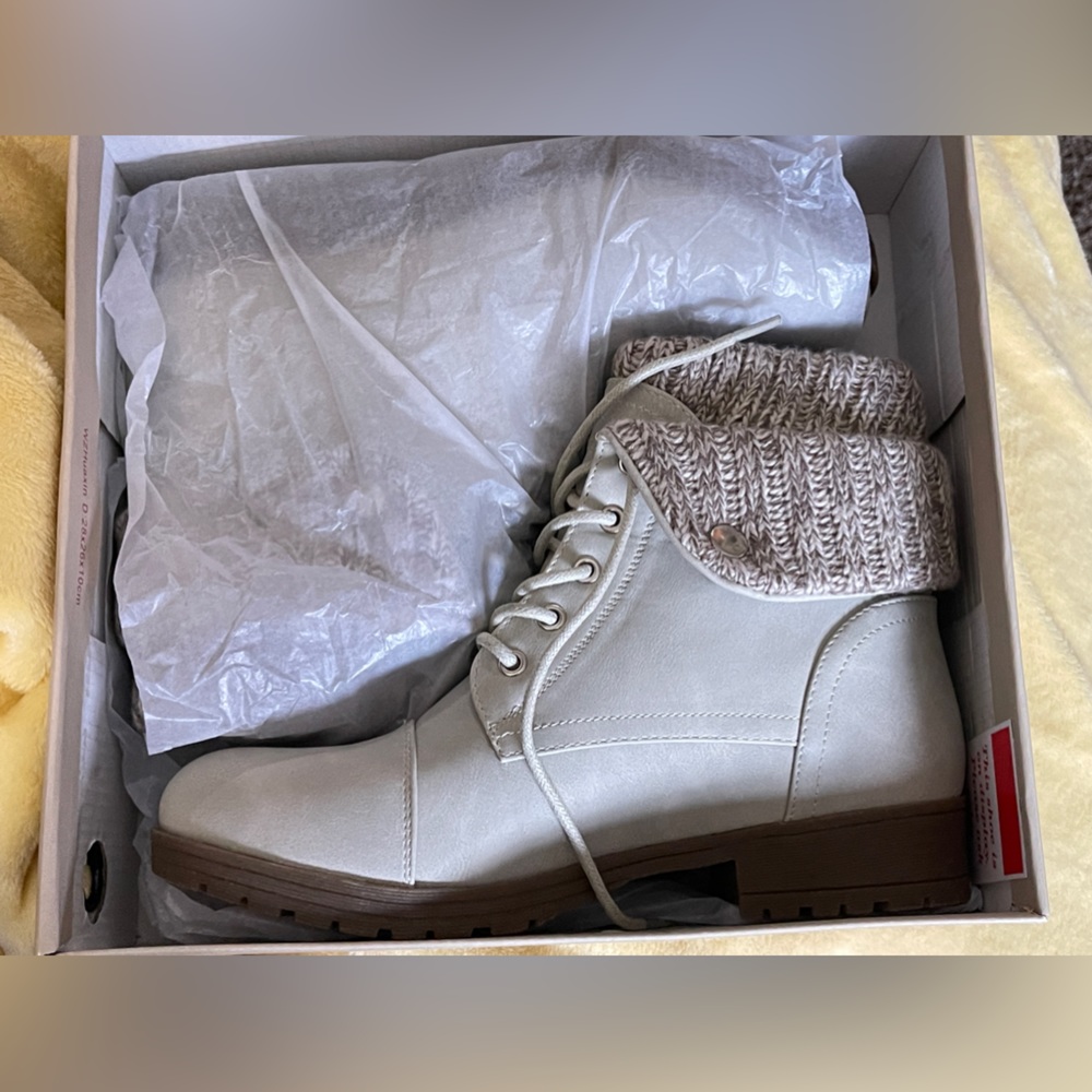 Women’s boots size 7.5